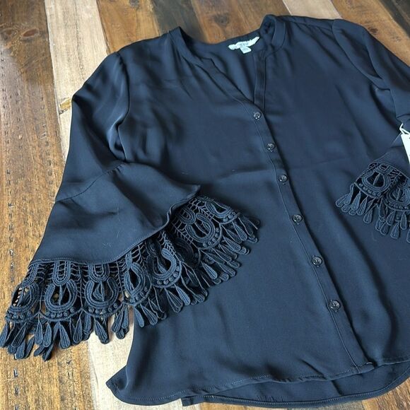 Chico’s SZ 0 long sleeve button up top - Picture 4 of 11